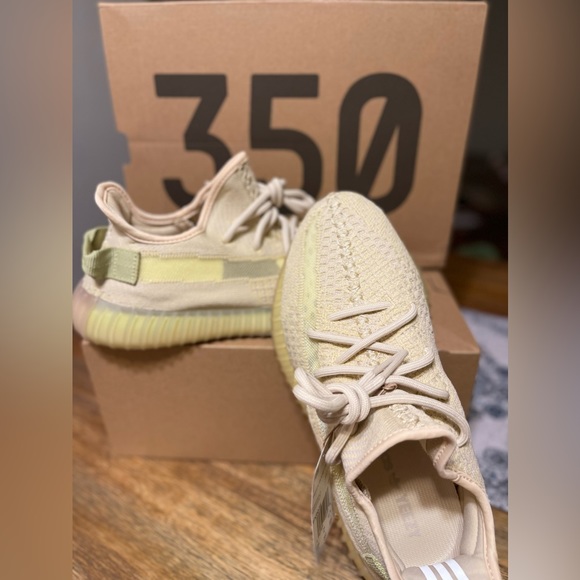 Adidas YEEZY BOOST 350 V2 - Picture 3 of 5